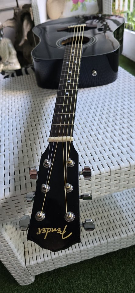 Guitarra Acústica Fender de segunda mano · Foto 4 de 10 · Madrid · 110 €