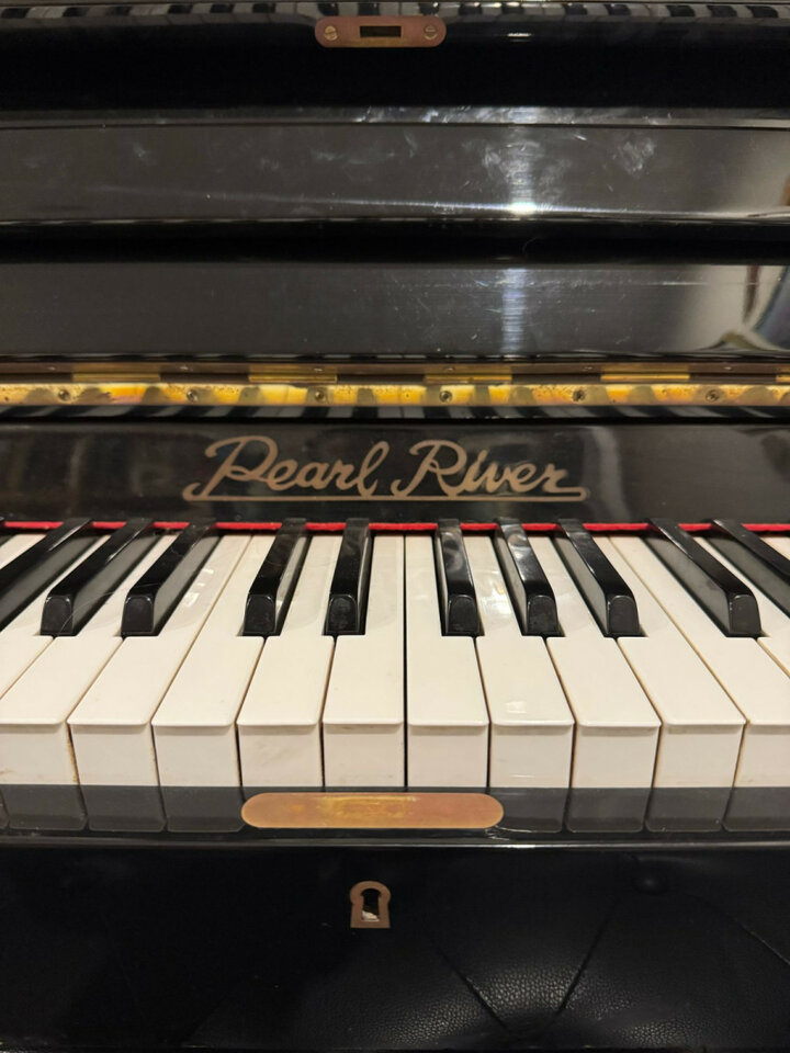 Piano Pearl River acústico de segunda mano · Foto 2 de 4 · Girona · 450 €