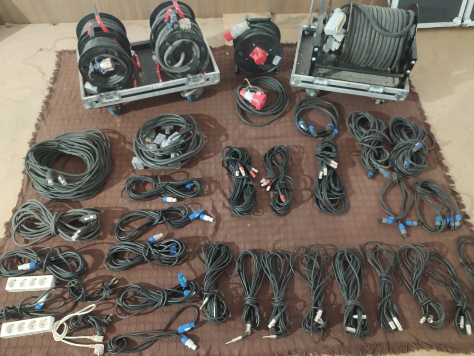 Equipo de sonido completo para directos de segunda mano · Foto 10 de 10 · Granada · 5000 €