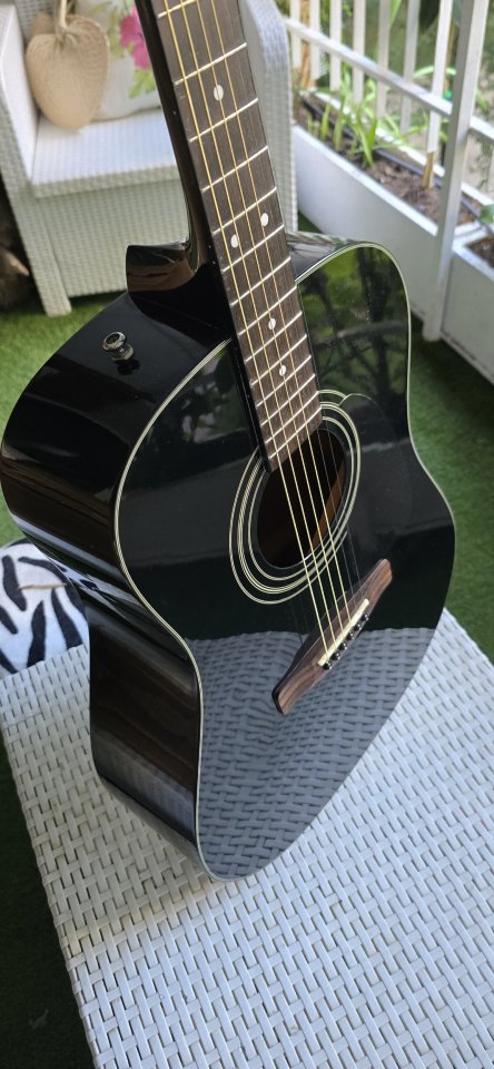 Guitarra Acústica Fender de segunda mano · Foto 5 de 10 · Madrid · 110 €