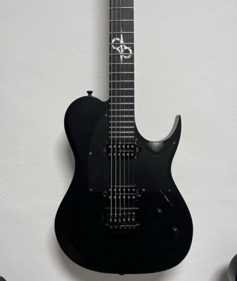 Guitarra Solar con Evertune y pastillas Bare Knuckle