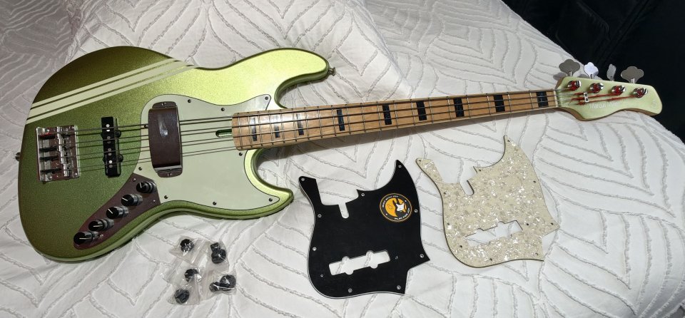 Sire Marcus Miller V7 Swamp Ash SG MUY MEJORADO