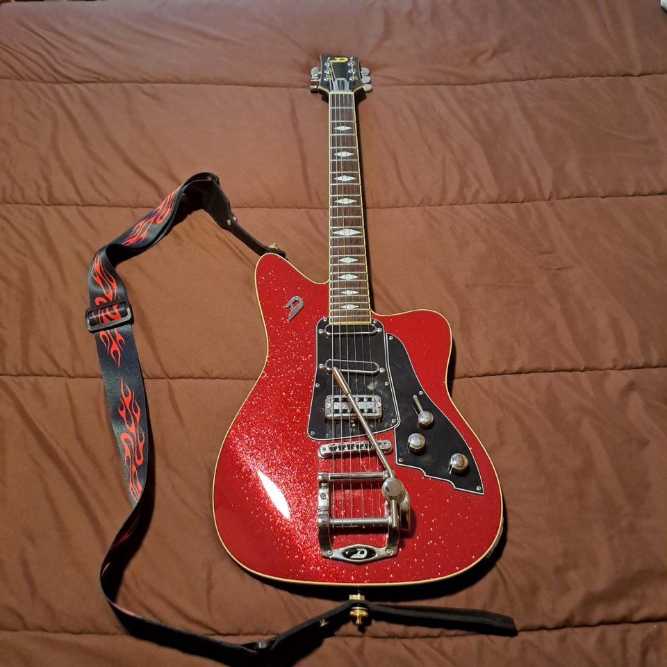 Duesenberg Paloma Red Sparkle de segunda mano · Foto 1 de 5 · Toledo · 2075 €