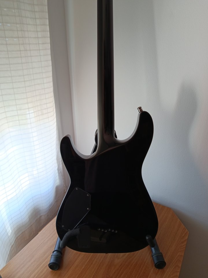 Guitarra eléctrica Schecter Hellraiser C-1 de segunda mano · Foto 2 de 4 · Barcelona · 680 €