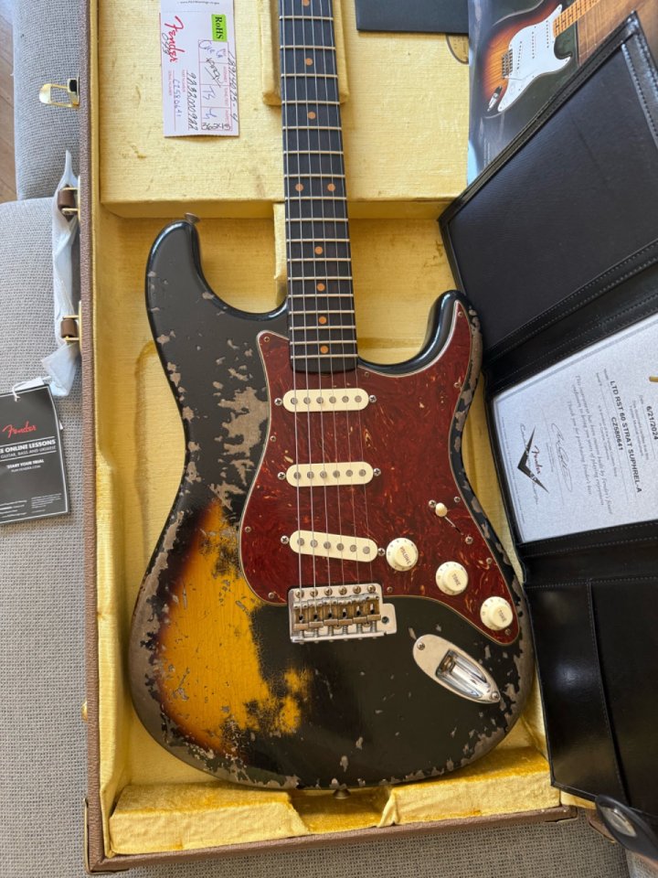 Fender 1960 Stratocaster Roasted Super Heavy Relic Limited Edition 2024 - Black over 2T sunburst Ron Ellis Pickups de segunda mano · Foto 2 de 9 · Madrid · 4650 €