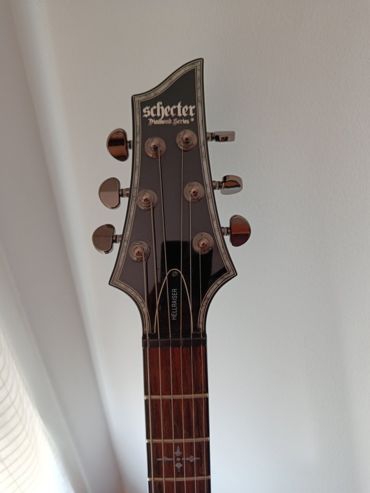 Guitarra eléctrica Schecter Hellraiser C-1 de segunda mano · Foto 3 de 4 · Barcelona · 680 €