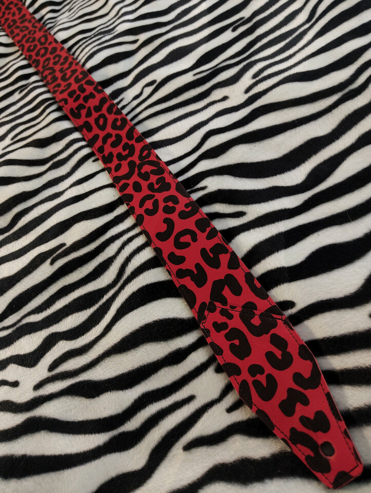 Correa leopardo rojo, 100% cuero guitarra o bajo