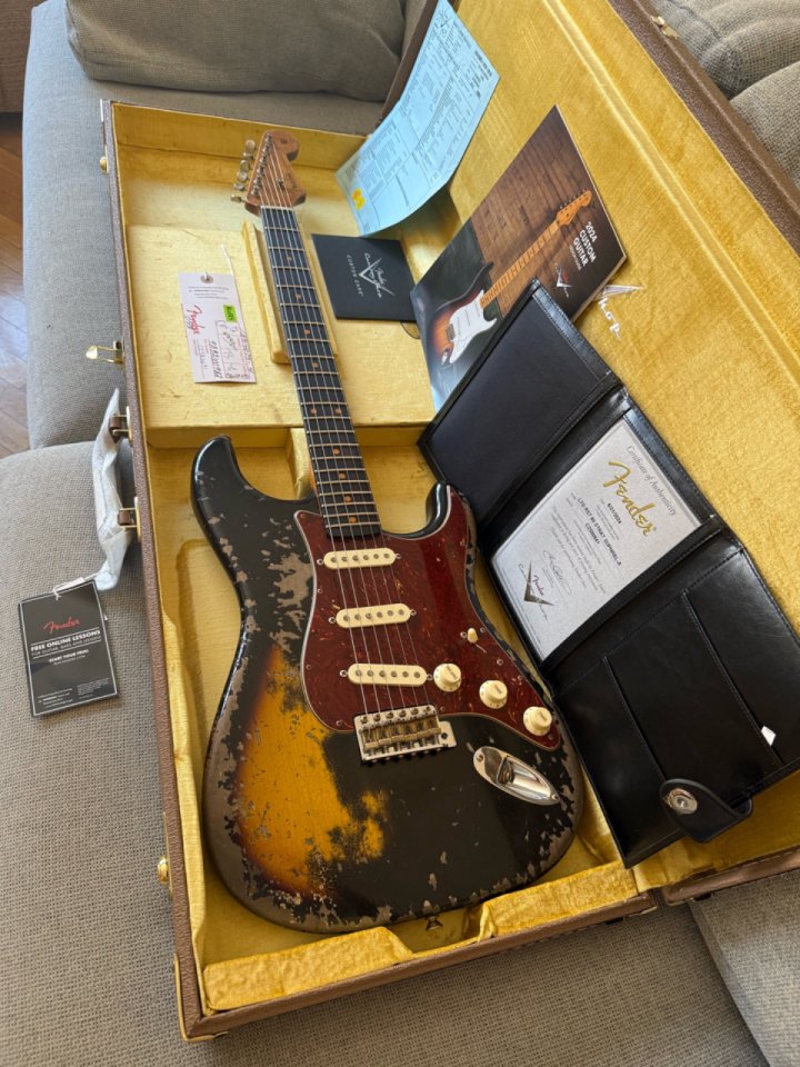 Fender 1960 Stratocaster Roasted Super Heavy Relic Limited Edition 2024 - Black over 2T sunburst Ron Ellis Pickups de segunda mano · Foto 3 de 9 · Madrid · 4650 €