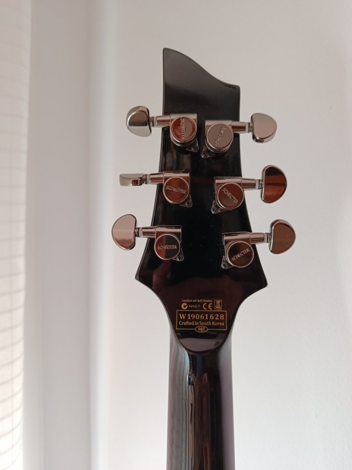 Guitarra eléctrica Schecter Hellraiser C-1 de segunda mano · Foto 4 de 4 · Barcelona · 680 €