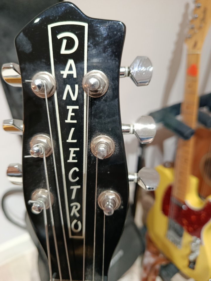 Danelectro U2 Reissue. Impecable