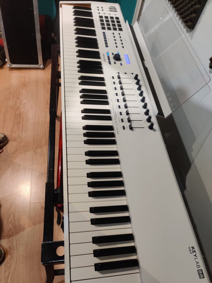 Teclado MIDI Arturia Keylab 88 MKII de segunda mano · Foto 5 de 6 · Madrid · 590 €