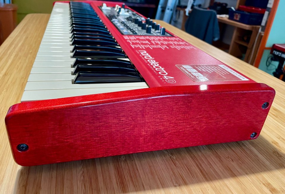 Nord Electro 4D 61 con funda de segunda mano · Foto 2 de 7 · Barcelona · 940 €