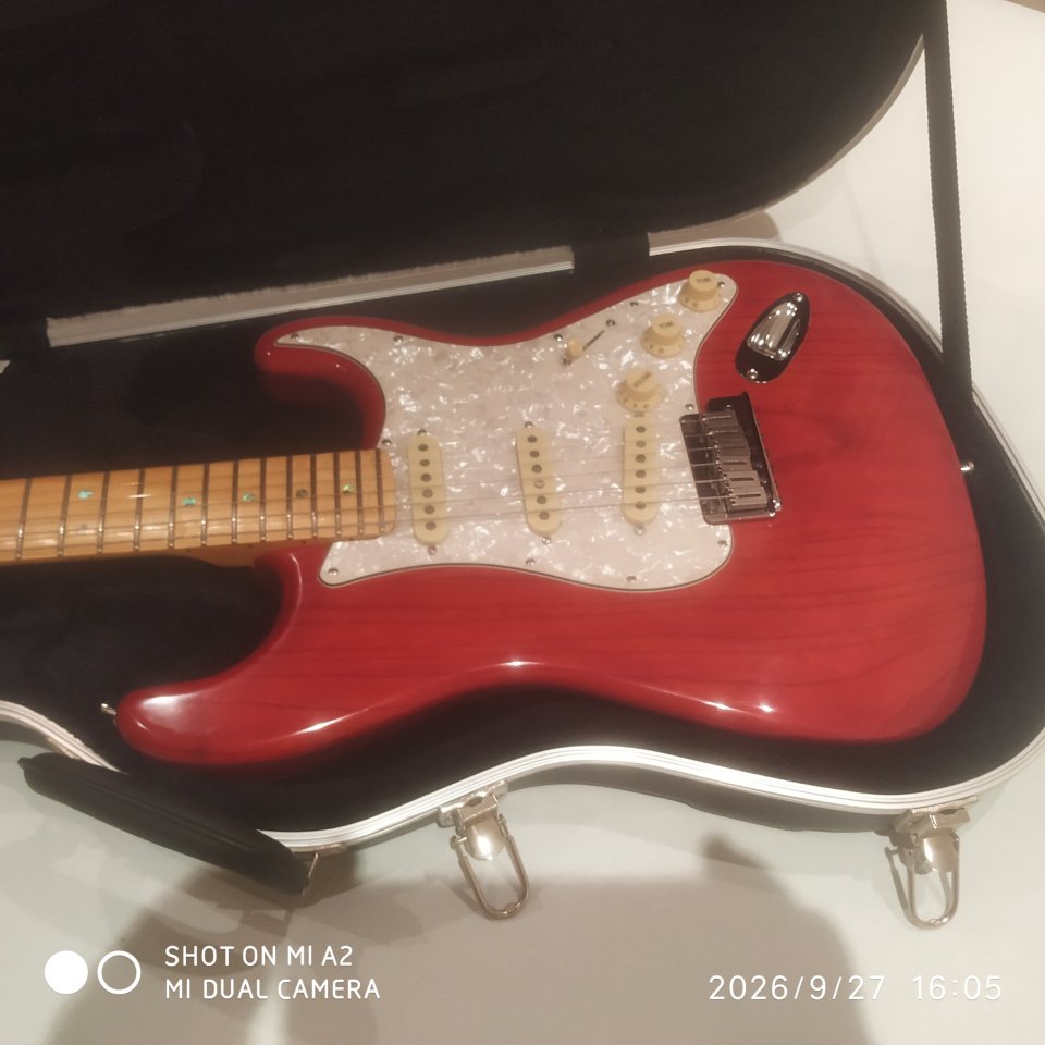 Fender Stratocaster 60 Aniversario de segunda mano · Foto 1 de 5 · Alicante · 1500 €