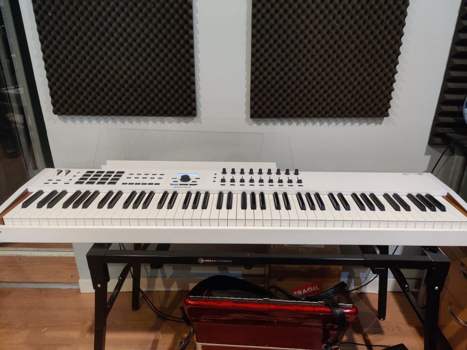 Teclado MIDI Arturia Keylab 88 MKII de segunda mano · Foto 1 de 6 · Madrid · 590 €
