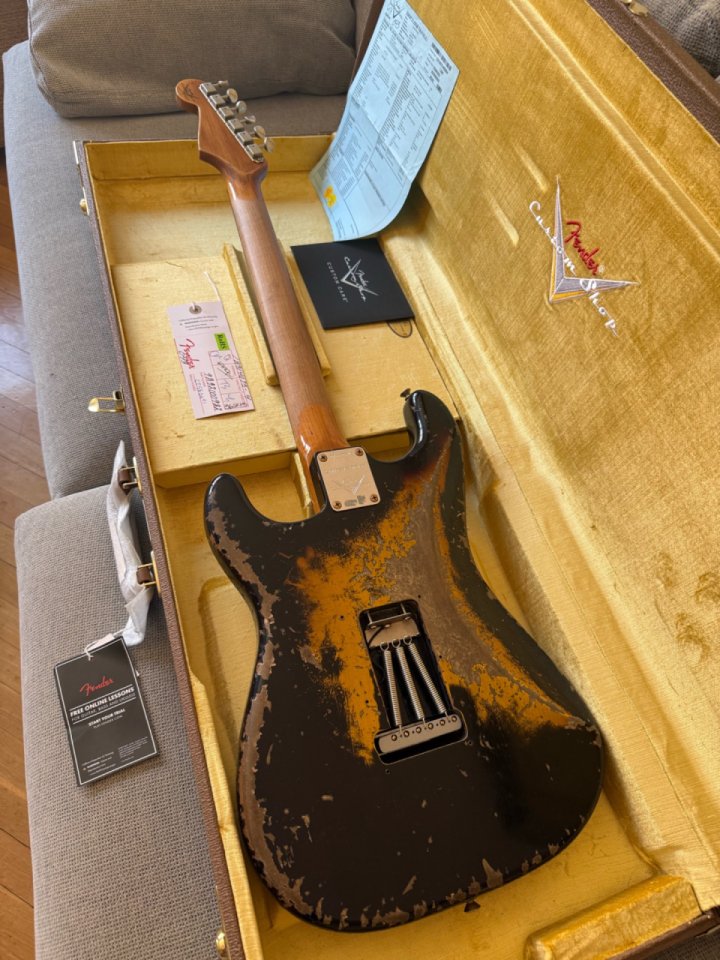 Fender 1960 Stratocaster Roasted Super Heavy Relic Limited Edition 2024 - Black over 2T sunburst Ron Ellis Pickups de segunda mano · Foto 5 de 9 · Madrid · 4650 €