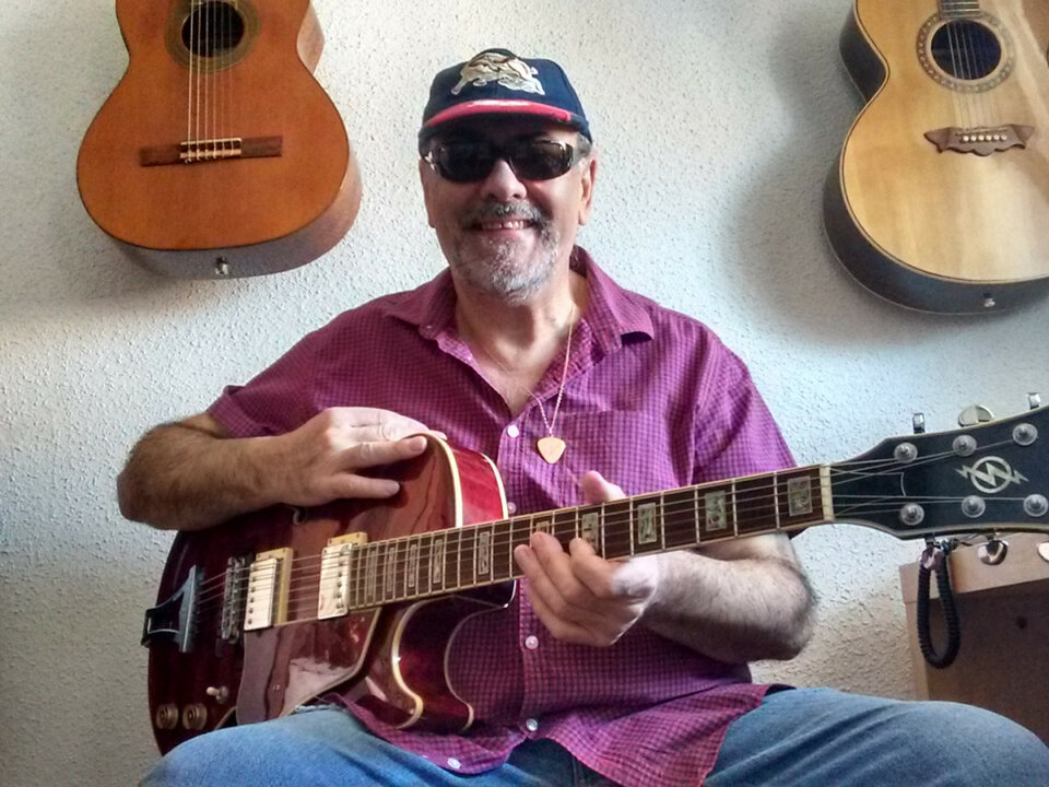 Clases de guitarra a todos los niveles, presenciales o por internet, 45 años de experiencia