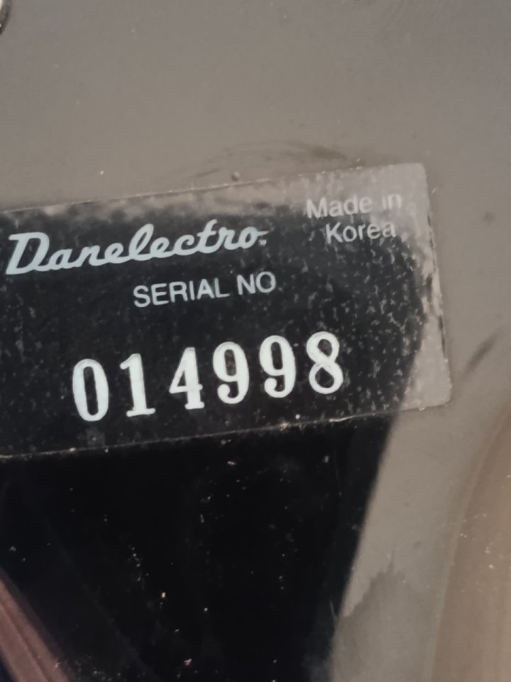 Danelectro U2 Reissue. Impecable