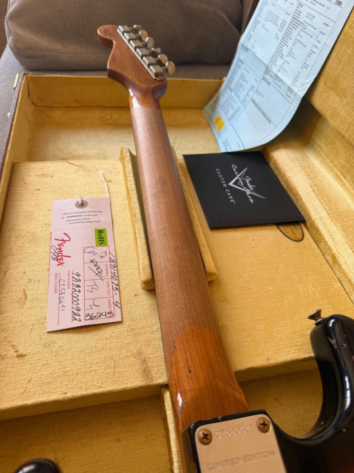 Fender 1960 Stratocaster Roasted Super Heavy Relic Limited Edition 2024 - Black over 2T sunburst Ron Ellis Pickups de segunda mano · Foto 6 de 9 · Madrid · 4650 €