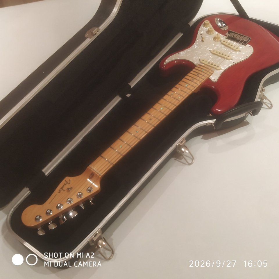 Fender Stratocaster 60 Aniversario de segunda mano · Foto 3 de 5 · Alicante · 1500 €