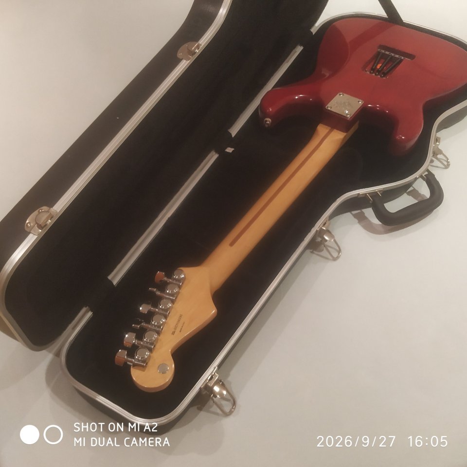 Fender Stratocaster 60 Aniversario de segunda mano · Foto 4 de 5 · Alicante · 1500 €