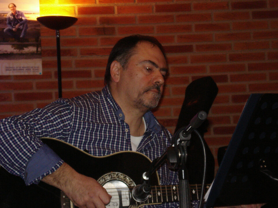 Clases de guitarra a todos los niveles, presenciales o por internet, 45 años de experiencia