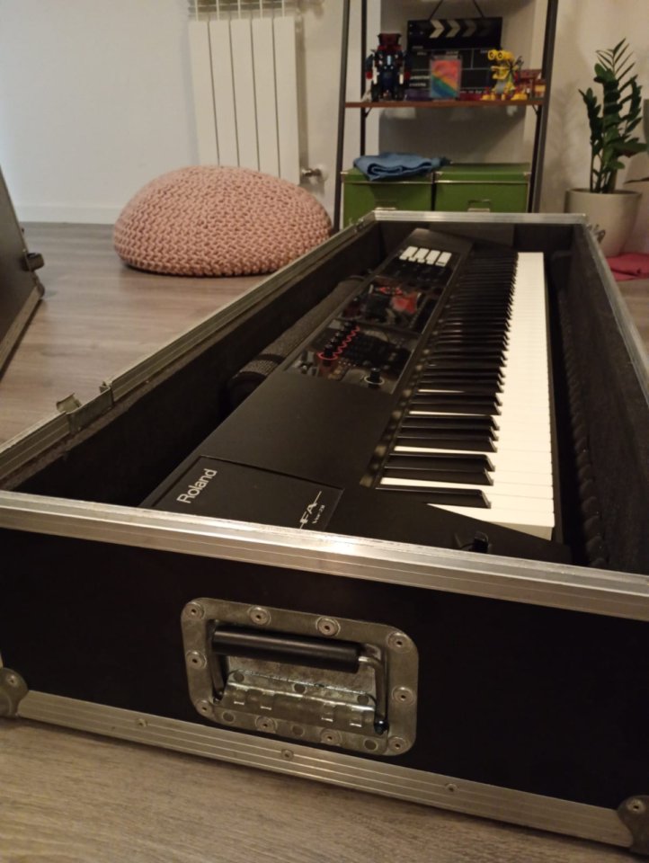 Roland FA 08 Workstation