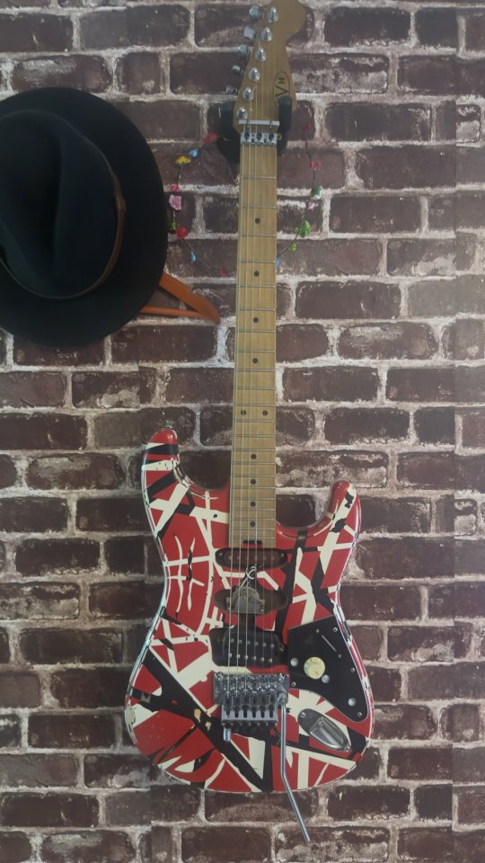 Evh Frankie Striped MN Relic R/W/B de segunda mano · Foto 1 de 5 · Cádiz · 1100 €