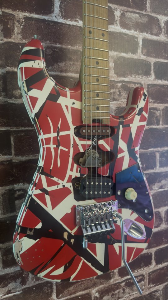 Evh Frankie Striped MN Relic R/W/B de segunda mano · Foto 2 de 5 · Cádiz · 1100 €
