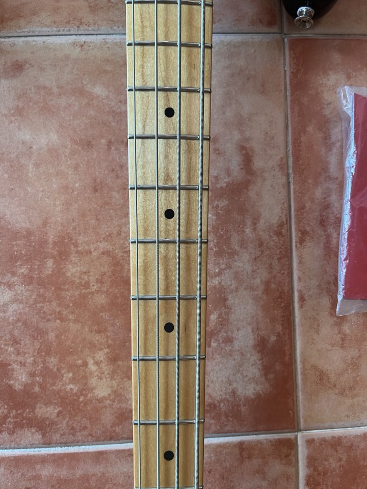 Fender Precision Bass®, diapasón de arce, acabado Sunburst de 3 colores. de segunda mano · Foto 4 de 7 · Madrid · 699 €