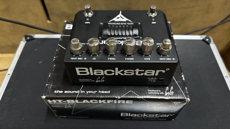 Pedal Blackstar HT-Blackfire Gus G Distortion y de REGALO tres pedales de segunda mano · Foto 2 de 4 · Burgos · 250 €