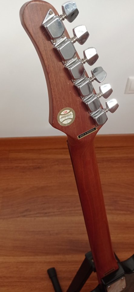 Guitarra eléctrica Samick antigua de segunda mano · Foto 4 de 8 · Cuenca · 120 €