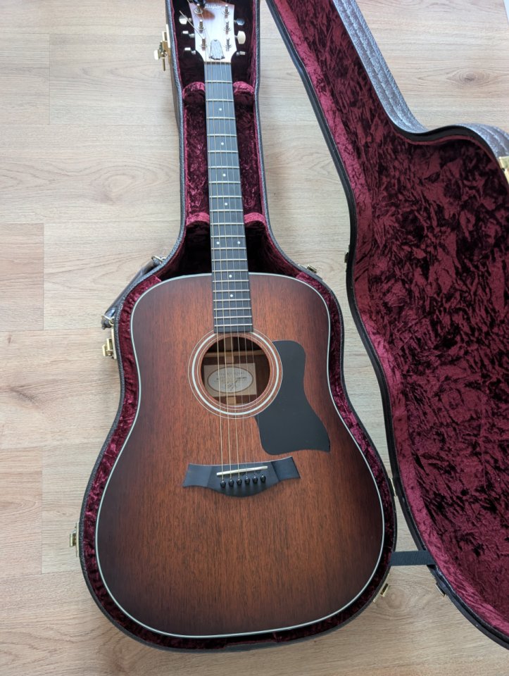 Guitarra acústica Taylor 320E de segunda mano · Foto 1 de 7 · A Coruña · 990 €