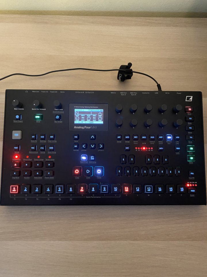 Analog Four Mk2 - Negra