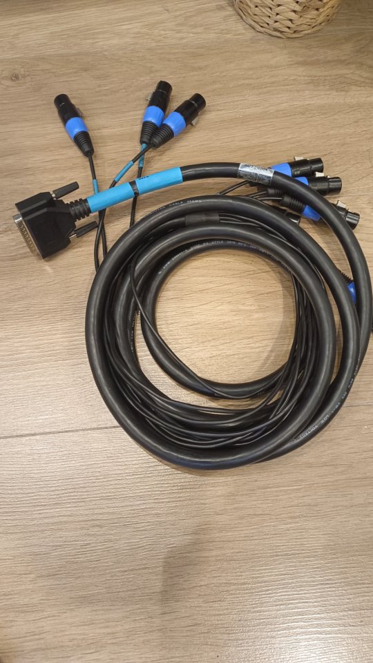 Manguera Avid Db25 - Xlr Hembra de segunda mano · Foto 1 de 2 · Córdoba · 70 €