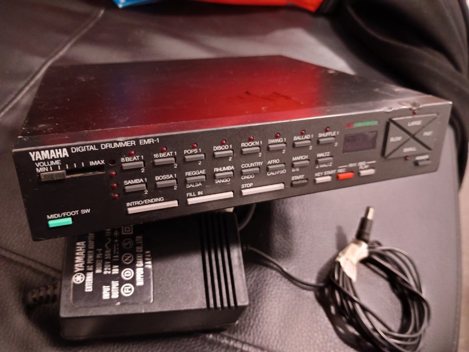 Yamaha EMR-1 de segunda mano · Foto 2 de 5 · Málaga · 100 €