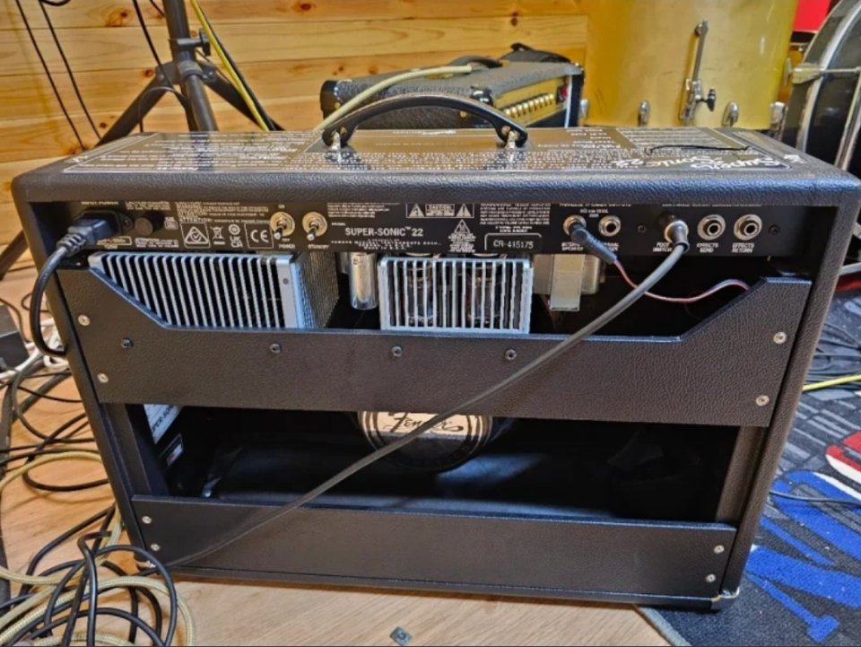 Fender Supersonic de segunda mano · Foto 4 de 5 · Cádiz · 1200 €