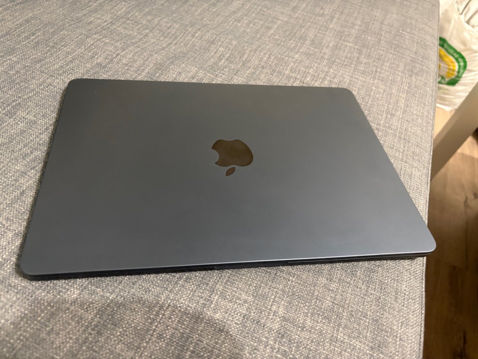 Apple MacBook Air M2 16GB 512GB 10 Cores GPU de segunda mano · Foto 2 de 5 · Valladolid · 740 €