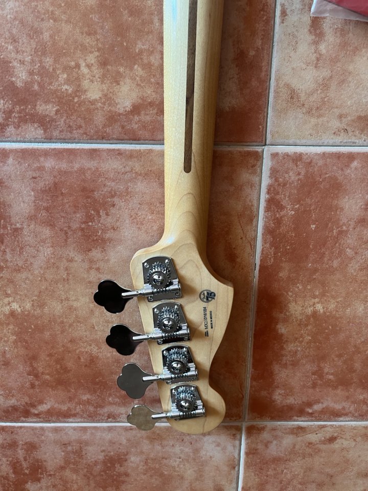 Fender Precision Bass®, diapasón de arce, acabado Sunburst de 3 colores. de segunda mano · Foto 7 de 7 · Madrid · 699 €