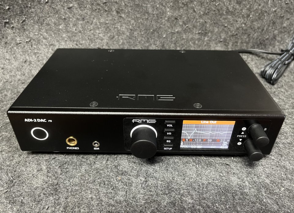 RME ADI-2 DAC FS (Versión AKM AK4493 - Serie B) - Como nuevo de segunda mano · Foto 3 de 8 · Barcelona · 720 €