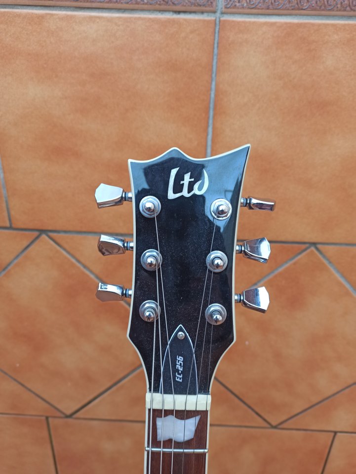 ESP LTD EC-256 de segunda mano · Foto 4 de 10 · Sevilla · 430 €