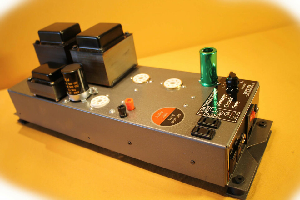 122  TYPE Power Amplifier 230 VAC.  Without tubes.