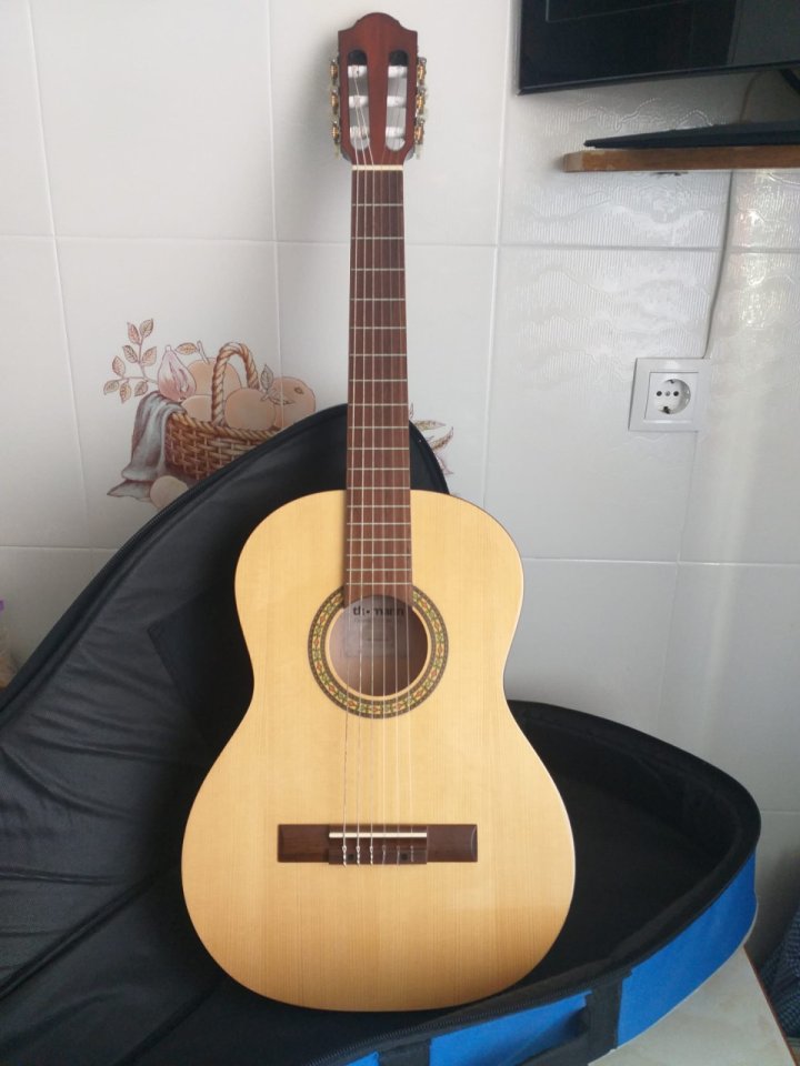 Guitarra Española 3/4 (Cadete) + Funda Premium de segunda mano · Foto 1 de 10 · Bizkaia · 100 €