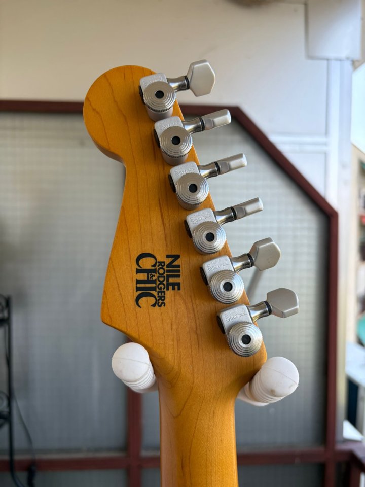 Fender Stratocaster Nile Rodgers de segunda mano · Foto 6 de 8 · Madrid · 1900 €