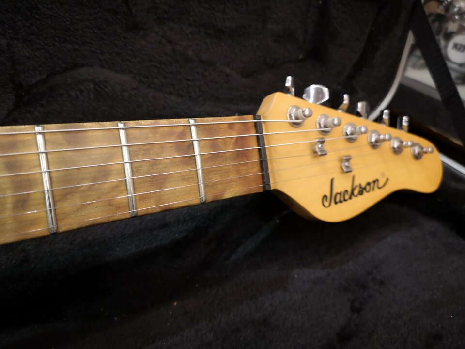 Jackson PC3 Phill Collen JAPAN 90's + Funda Rígida JACKSON de segunda mano · Foto 6 de 8 · Valencia · 625 €