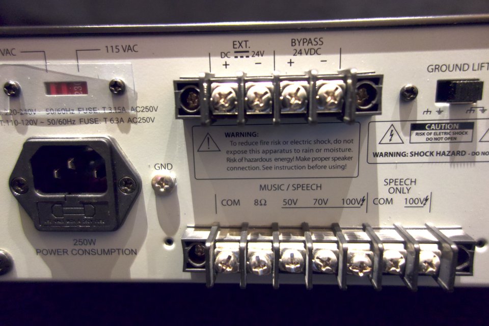 Amplificador Proel AUP240R