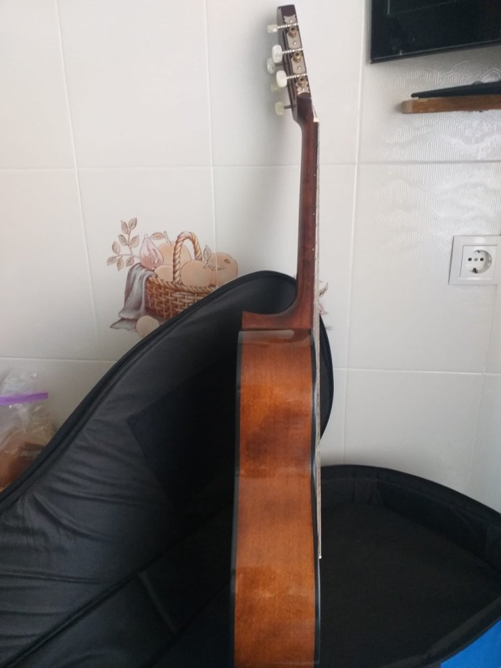 Guitarra Española 3/4 (Cadete) + Funda Premium de segunda mano · Foto 3 de 10 · Bizkaia · 100 €