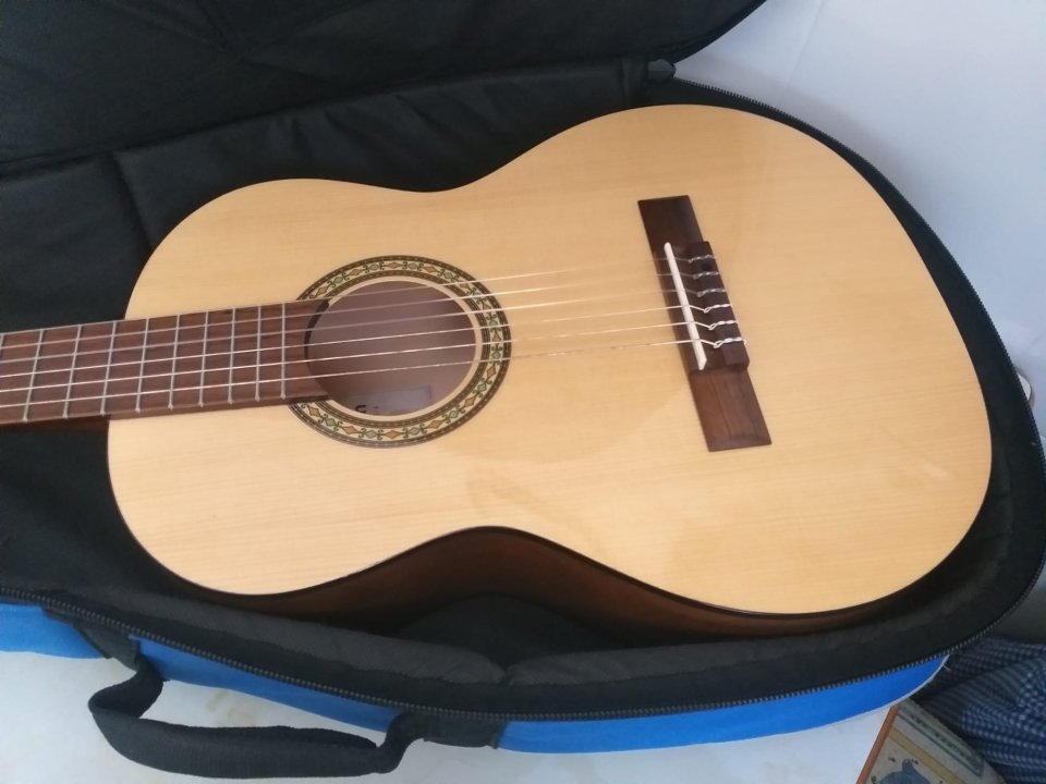 Guitarra Española 3/4 (Cadete) + Funda Premium de segunda mano · Foto 4 de 10 · Bizkaia · 100 €