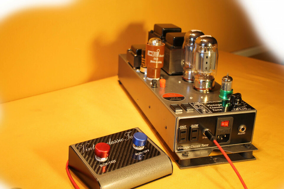 122  TYPE Power Amplifier 230 VAC.  Without tubes.