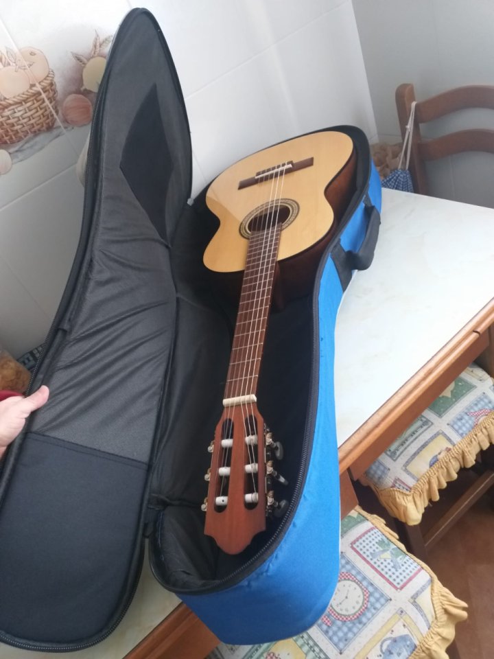 Guitarra Española 3/4 (Cadete) + Funda Premium de segunda mano · Foto 5 de 10 · Bizkaia · 100 €