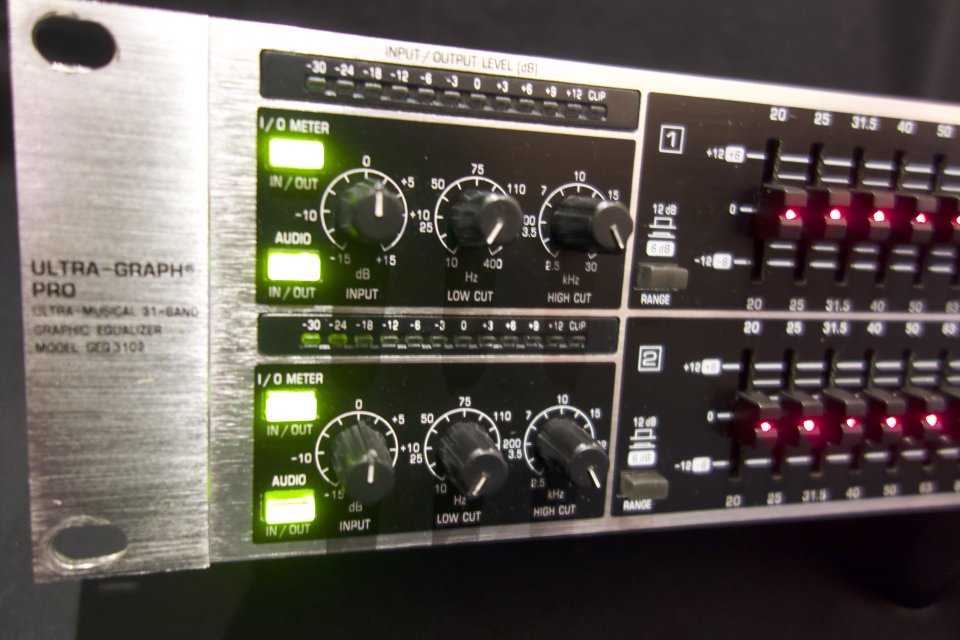 Ecualizador Behringer GEQ 3102